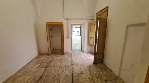 Centralissimo Locale Commerciale con Doppia Esposizione